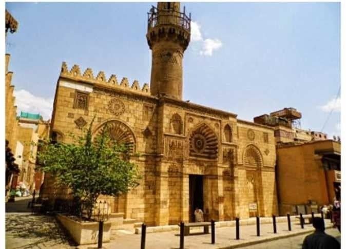 Al-Aqmar Mosque name origin